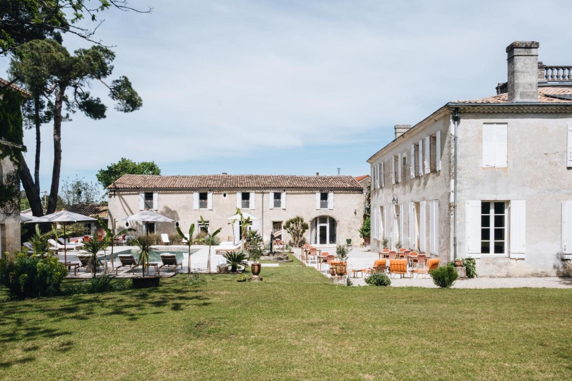 Le Chateau Real Saint-Seurin-de-Cadourne Стая снимка